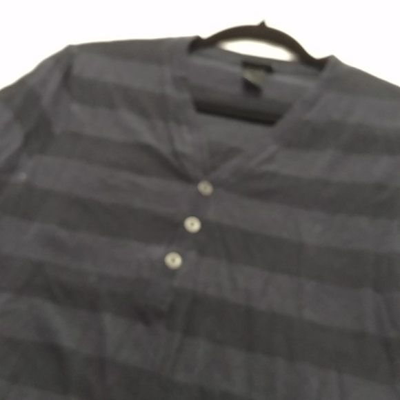 H&M Henley V Neck Short Sleeve Shirt - Picture 3 of 5